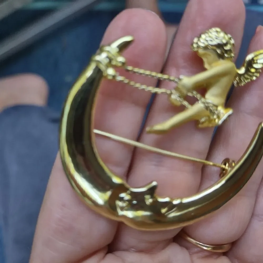 Cerub Swing Moon Pin Brooch